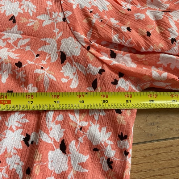 NWOT Adrienne Vittadini floral flutter short sleeve blouse - Picture 8 of 13